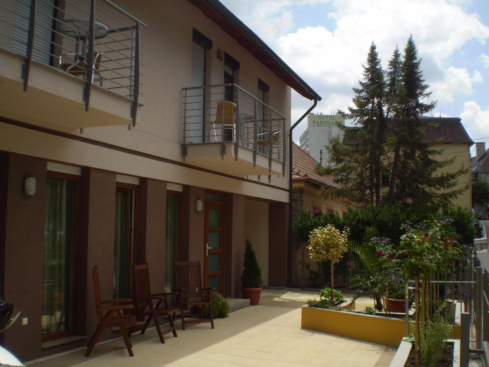 Mary Apartmanhaz Heviz Bagian luar foto