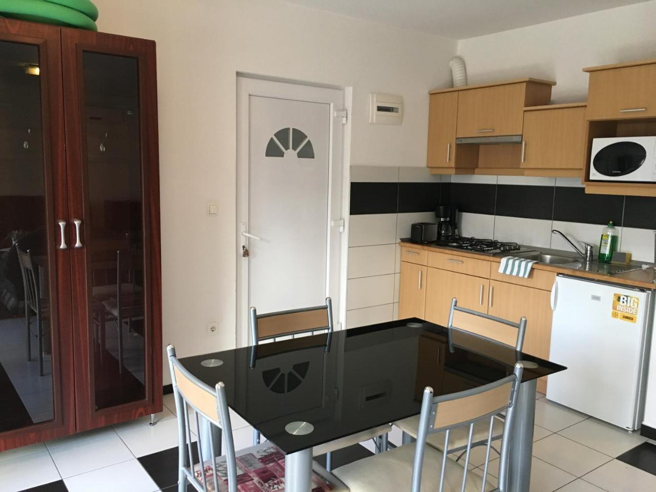 Mary Apartmanhaz Heviz Bagian luar foto