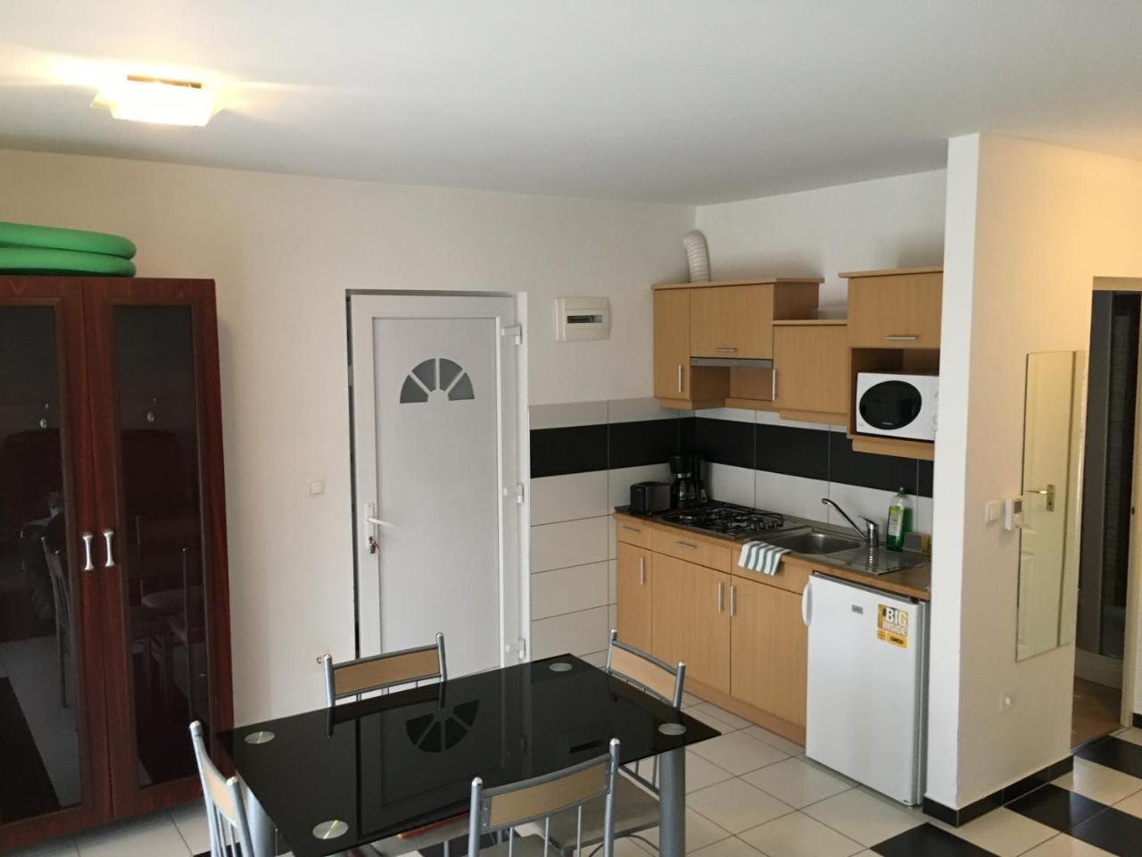 Mary Apartmanhaz Heviz Bagian luar foto