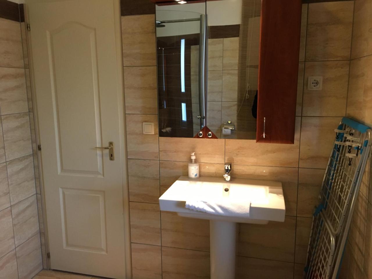 Mary Apartmanhaz Heviz Bagian luar foto
