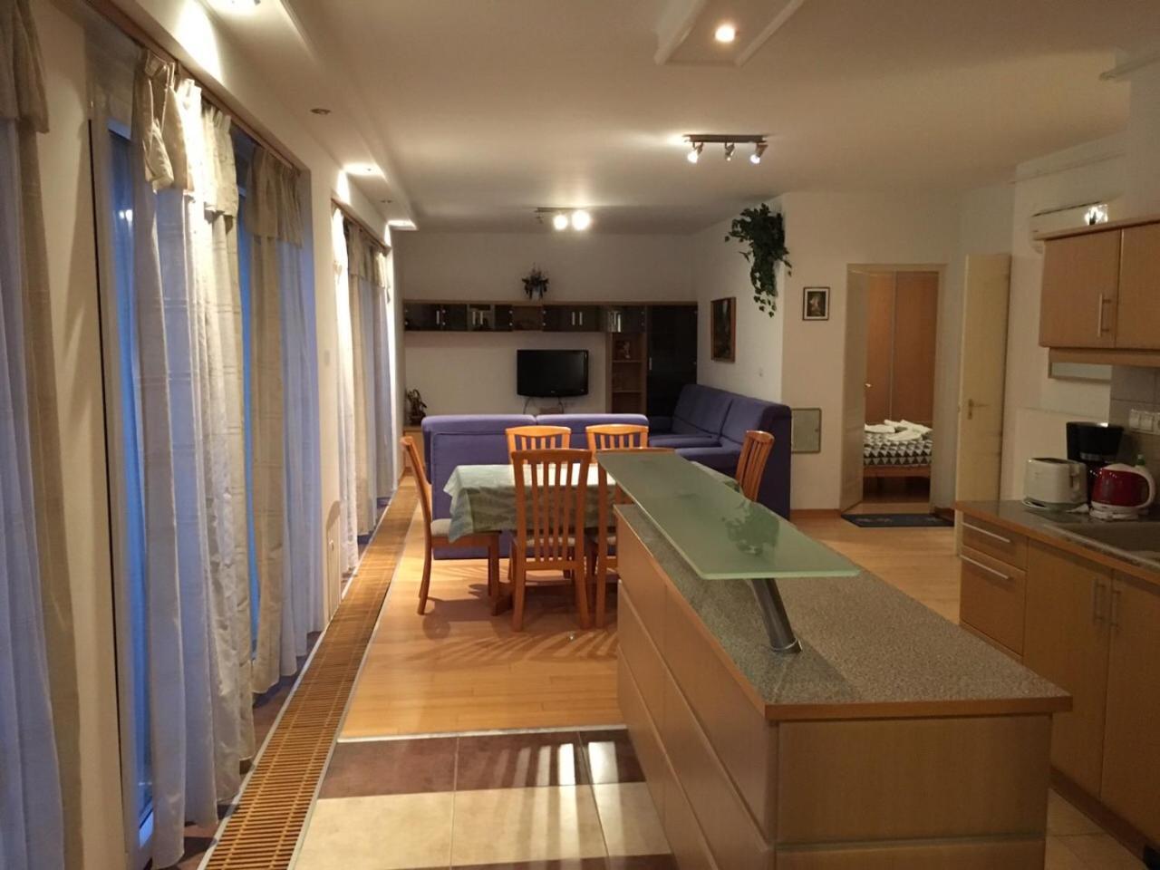 Mary Apartmanhaz Heviz Bagian luar foto